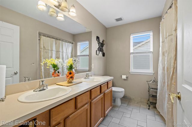 43275 Pond Bluff Drive, Belleville, MI 48111