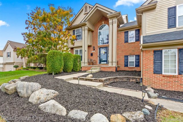 43275 Pond Bluff Drive, Belleville, MI 48111