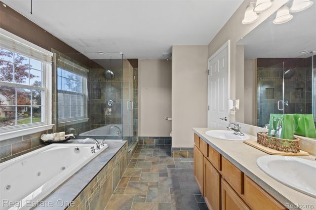 43275 Pond Bluff Drive, Belleville, MI 48111