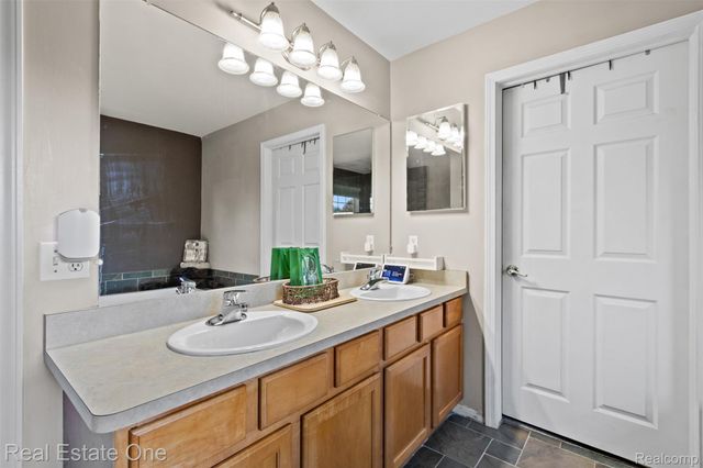 43275 Pond Bluff Drive, Belleville, MI 48111