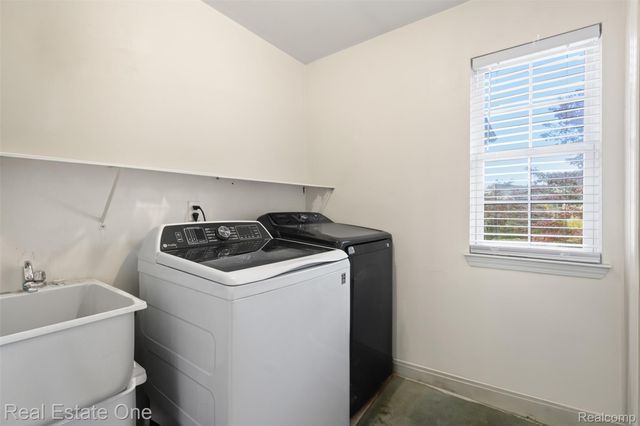 43275 Pond Bluff Drive, Belleville, MI 48111