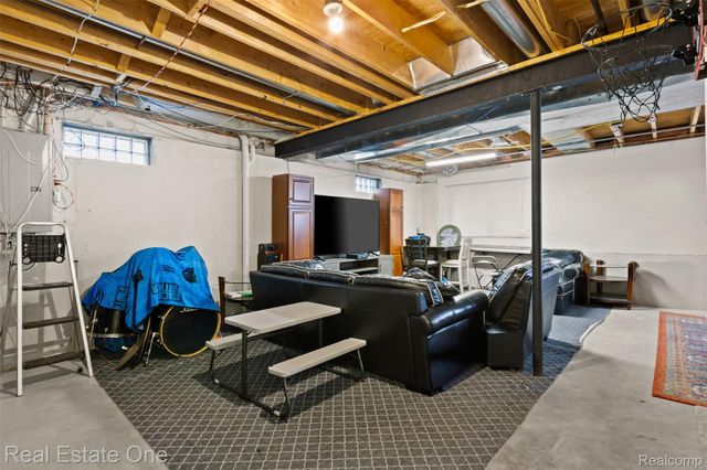 43275 Pond Bluff Drive, Belleville, MI 48111