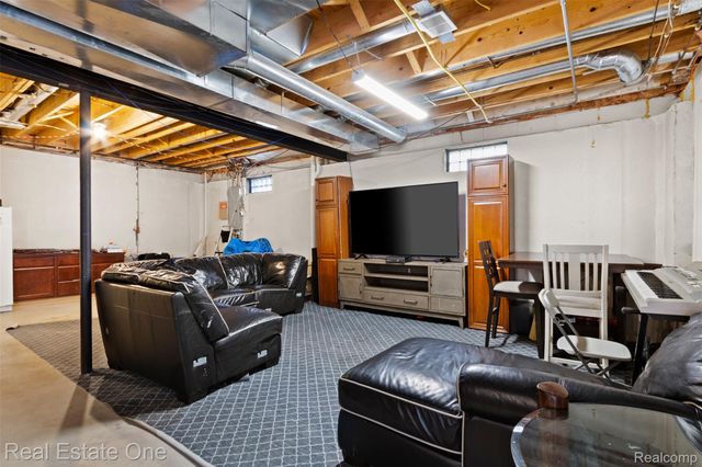 43275 Pond Bluff Drive, Belleville, MI 48111