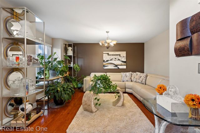 43275 Pond Bluff Drive, Belleville, MI 48111