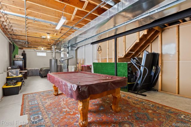 43275 Pond Bluff Drive, Belleville, MI 48111