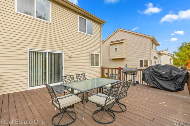 43275 Pond Bluff Drive, Belleville, MI 48111