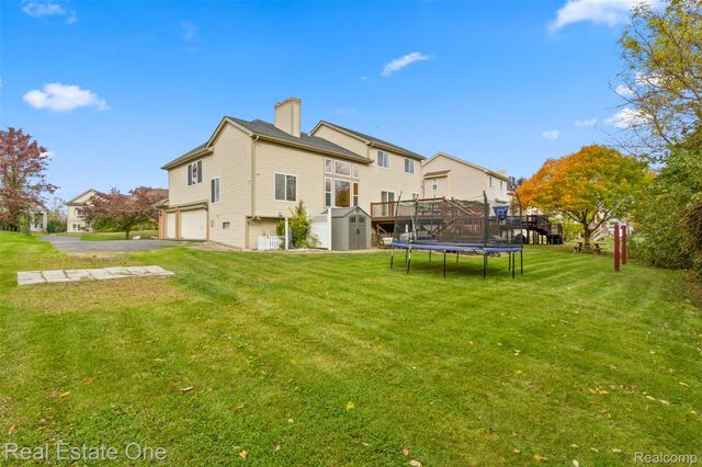43275 Pond Bluff Drive, Belleville, MI 48111