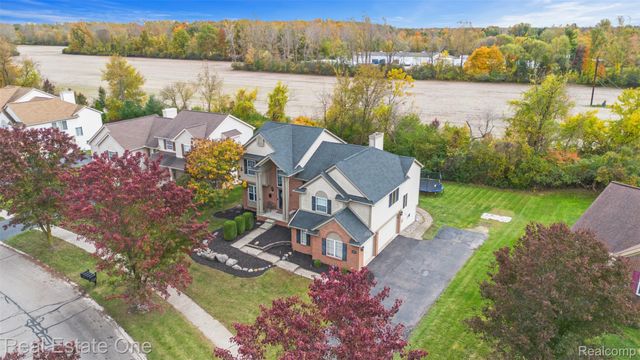 43275 Pond Bluff Drive, Belleville, MI 48111
