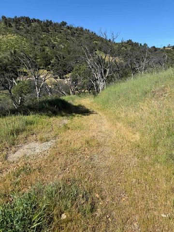 109 Trampa Canyon Road, Carmel Valley, CA 93924