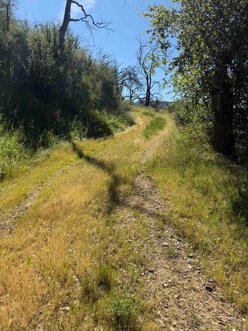 109 Trampa Canyon Road, Carmel Valley, CA 93924