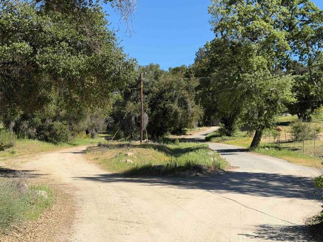 109 Trampa Canyon Road, Carmel Valley, CA 93924