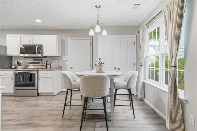 222 Weatherstone Pointe Drive, Woodstock, GA 30188