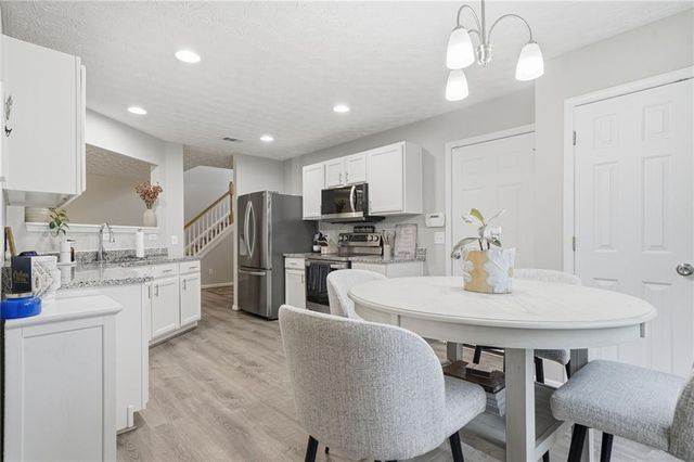 222 Weatherstone Pointe Drive, Woodstock, GA 30188