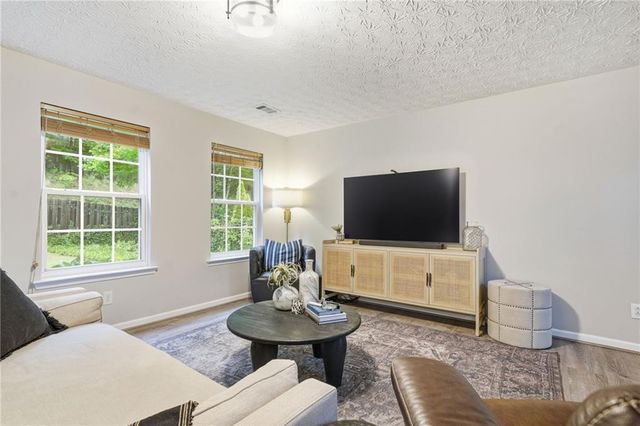 222 Weatherstone Pointe Drive, Woodstock, GA 30188