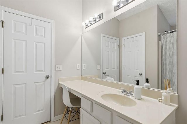 222 Weatherstone Pointe Drive, Woodstock, GA 30188