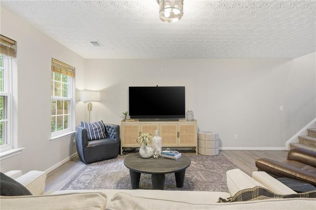222 Weatherstone Pointe Drive, Woodstock, GA 30188