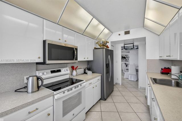 20281 E Country Club Drive 608, Aventura, FL 33180