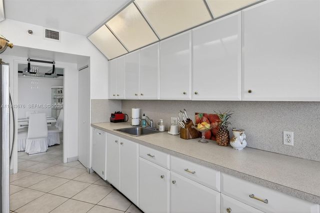 20281 E Country Club Drive 608, Aventura, FL 33180