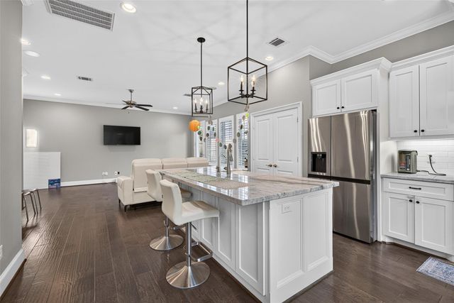 2502 Radcliffe Street, Houston, TX 77007