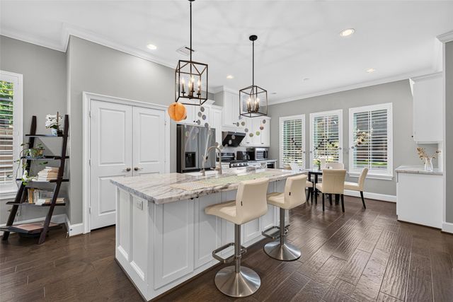 2502 Radcliffe Street, Houston, TX 77007