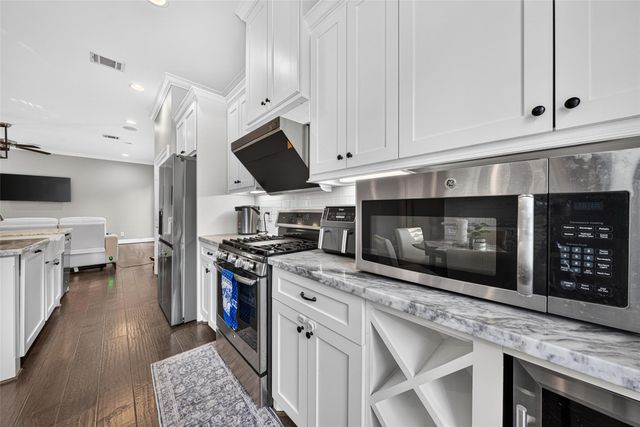 2502 Radcliffe Street, Houston, TX 77007