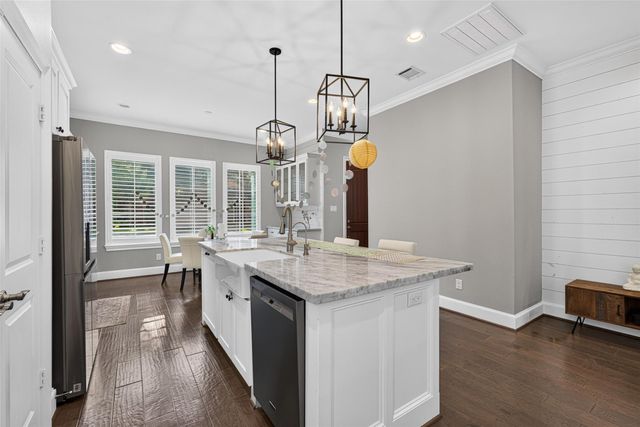 2502 Radcliffe Street, Houston, TX 77007