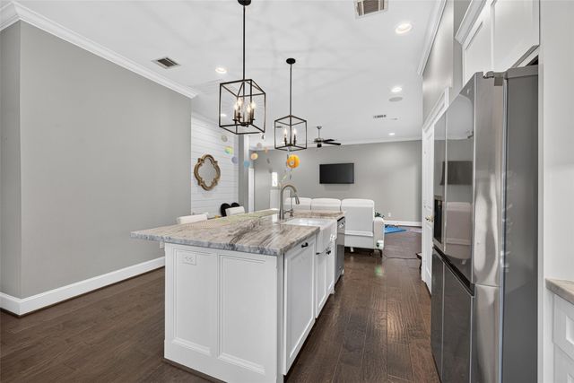 2502 Radcliffe Street, Houston, TX 77007