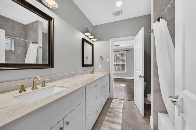 2502 Radcliffe Street, Houston, TX 77007