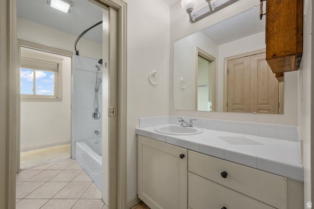 2131 KAYS CREEK DR, Layton, UT 84040