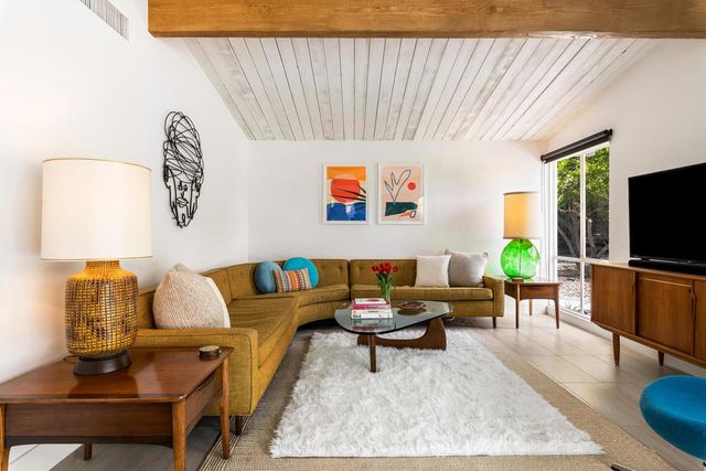 504 E Laurel Circle, Palm Springs, CA 92262