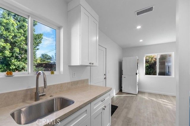 23032 Mobile, West Hills (los Angeles), CA 91307