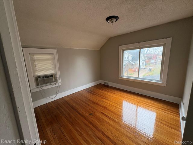 16565 Blackstone Street, Detroit, MI 48219