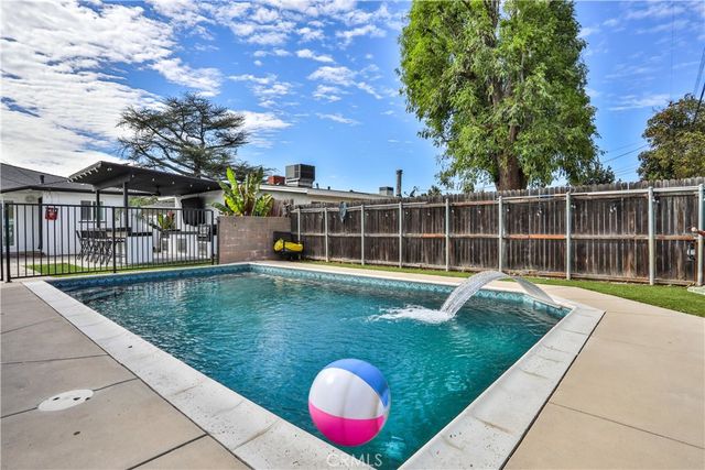 544 W G, Ontario, CA 91762