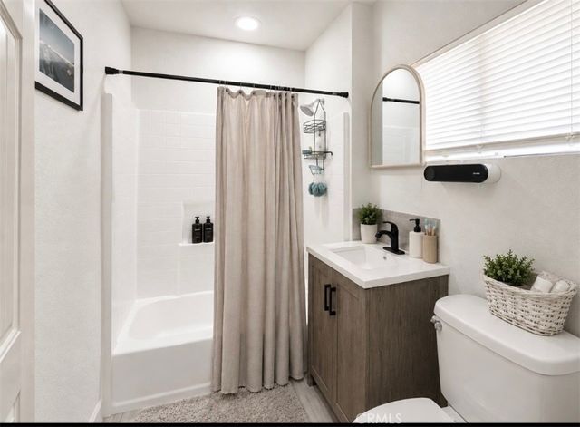 544 W G, Ontario, CA 91762