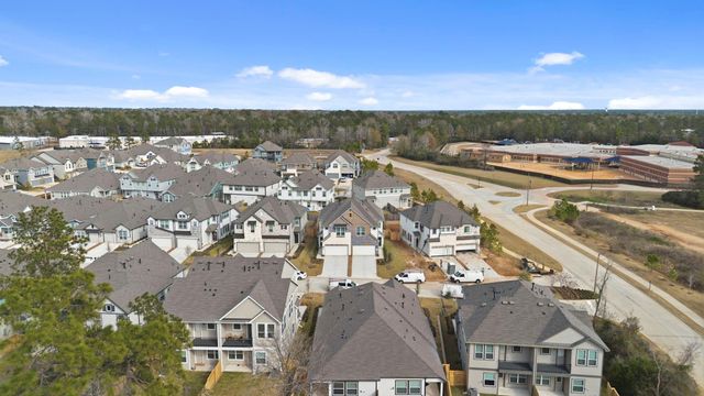 120 West Coralburst Loop, Montgomery, TX 77316