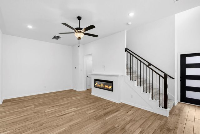 120 West Coralburst Loop, Montgomery, TX 77316