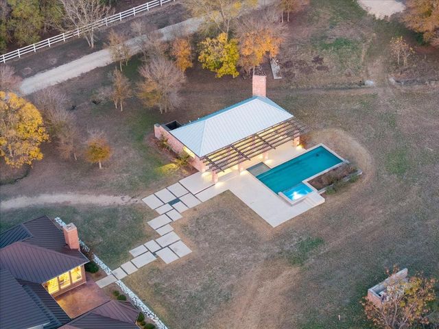 375 Colorado DR, Cedar Creek, TX 78612