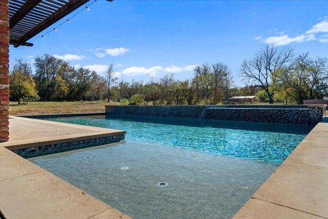 375 Colorado DR, Cedar Creek, TX 78612