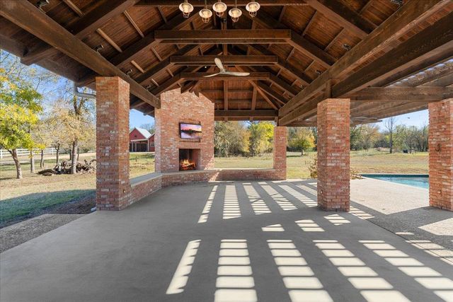 375 Colorado DR, Cedar Creek, TX 78612