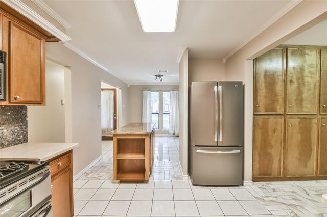 20 Tulip Hill Court, Spring, TX 77380