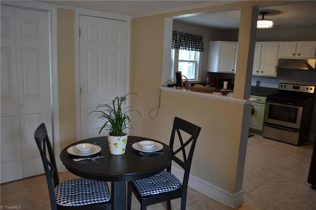 305 N 10th Avenue, Mayodan, NC 27027