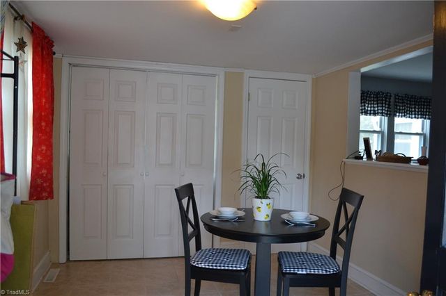305 N 10th Avenue, Mayodan, NC 27027