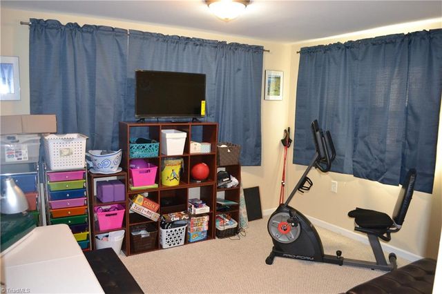 305 N 10th Avenue, Mayodan, NC 27027