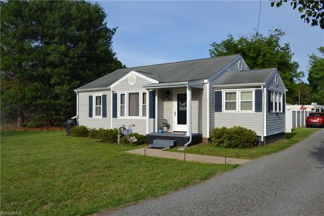 305 N 10th Avenue, Mayodan, NC 27027