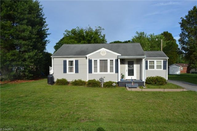 305 N 10th Avenue, Mayodan, NC 27027