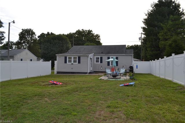 305 N 10th Avenue, Mayodan, NC 27027