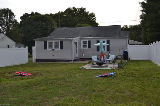305 N 10th Avenue, Mayodan, NC 27027