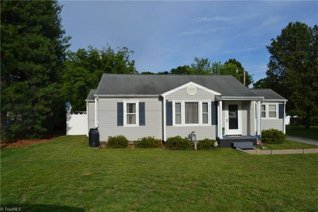 305 N 10th Avenue, Mayodan, NC 27027
