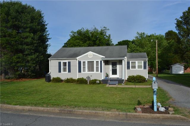 305 N 10th Avenue, Mayodan, NC 27027