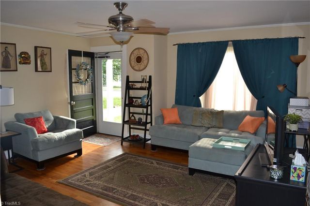 305 N 10th Avenue, Mayodan, NC 27027